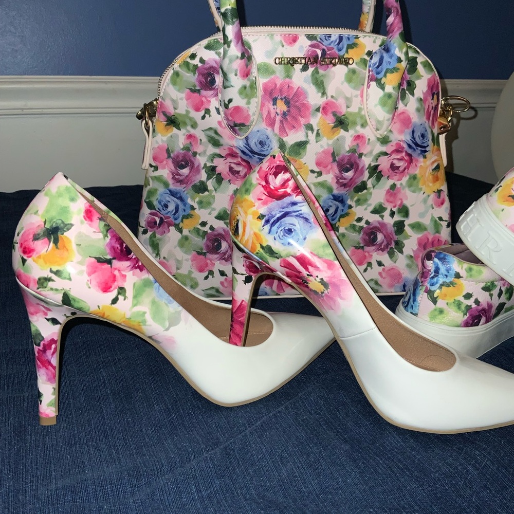 White Heels shoes Christian Siriano Flower stilettos. Patent leather size 8 1/2.